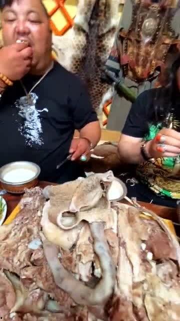 大汉吃瓜现场视频