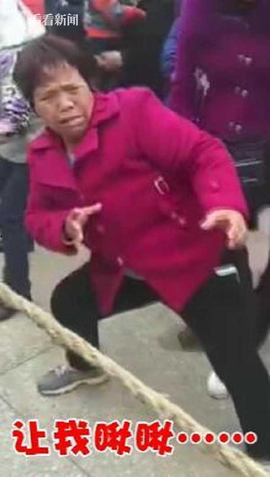 俩大妈吃瓜表情包视频大全