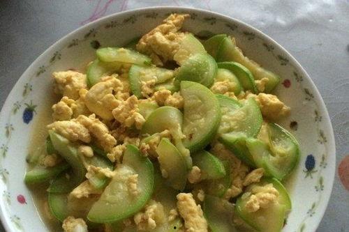 鸡蛋可以炒葫芦瓜吃吗视频,家常美味新尝试