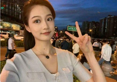 冯琳吃瓜事件视频,网络热议背后的真相揭秘