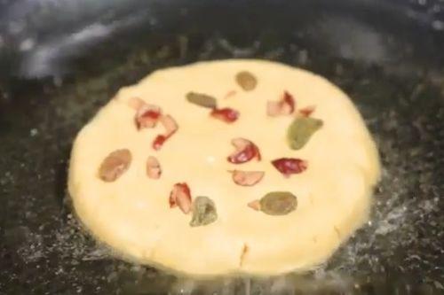 吊瓜饼子怎么吃视频,家常美味,简单易学的传统小吃制作教程 第1张 吊瓜饼子怎么吃视频,家常美味,简单易学的传统小吃制作教程 第1张